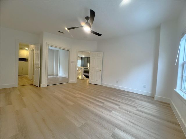 516 S Post Oak Lane 9, Houston, TX 77056
