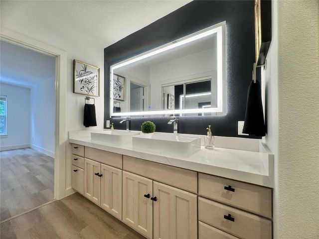 516 S Post Oak Lane 9, Houston, TX 77056