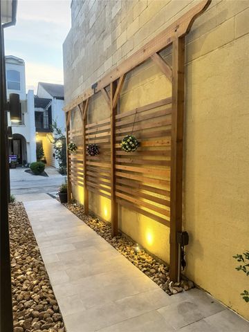516 S Post Oak Lane 9, Houston, TX 77056