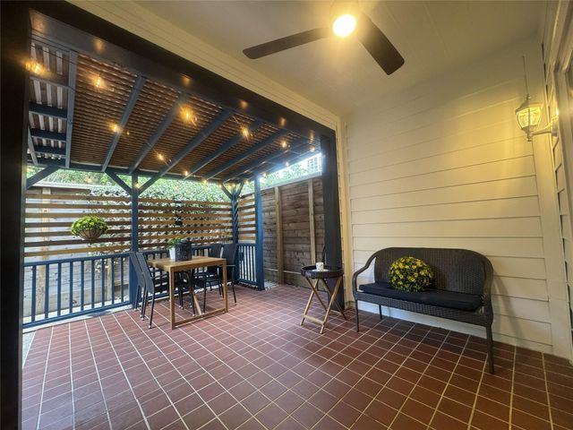 516 S Post Oak Lane 9, Houston, TX 77056