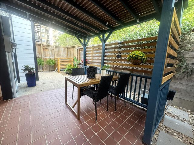 516 S Post Oak Lane 9, Houston, TX 77056