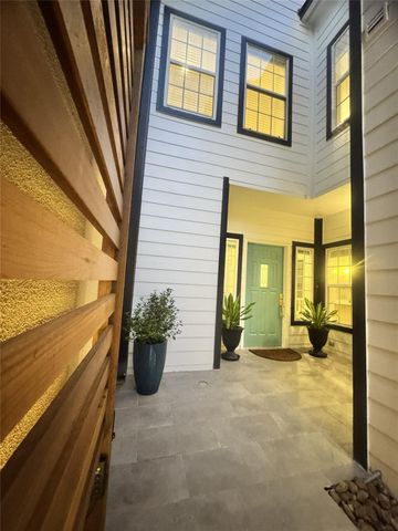 516 S Post Oak Lane 9, Houston, TX 77056