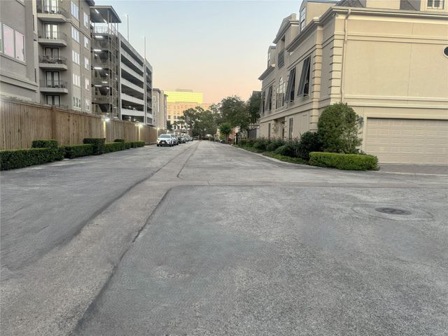516 S Post Oak Lane 9, Houston, TX 77056
