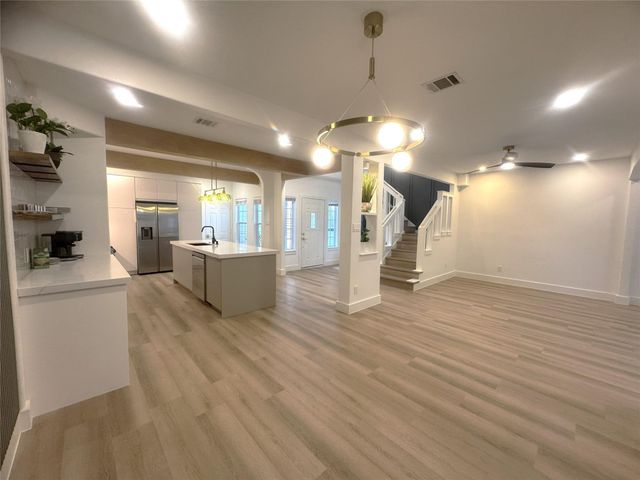 516 S Post Oak Lane 9, Houston, TX 77056