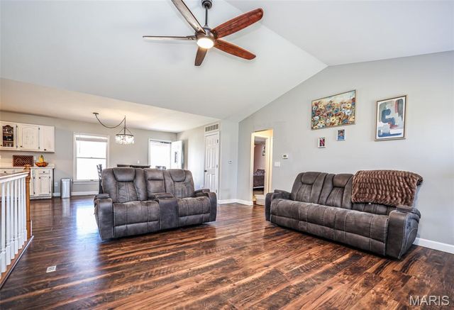 7 Jason Ridge Drive, Washington, MO 63090