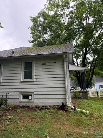11 Cottage Street, Putnam, CT 06260
