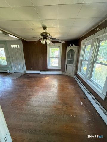 11 Cottage Street, Putnam, CT 06260