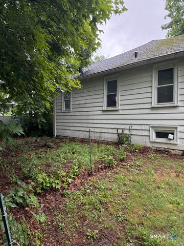 11 Cottage Street, Putnam, CT 06260
