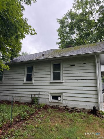 11 Cottage Street, Putnam, CT 06260