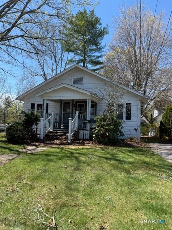11 Cottage Street, Putnam, CT 06260