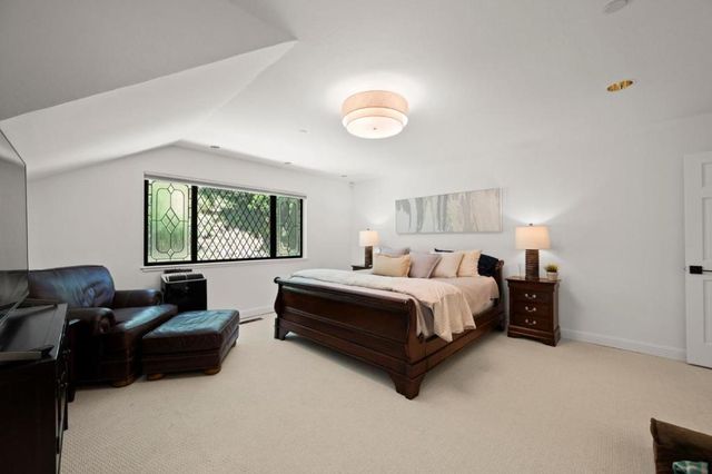 220 Robin Road, Hillsborough, CA 94010