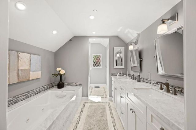 220 Robin Road, Hillsborough, CA 94010