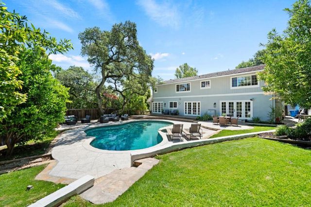 220 Robin Road, Hillsborough, CA 94010