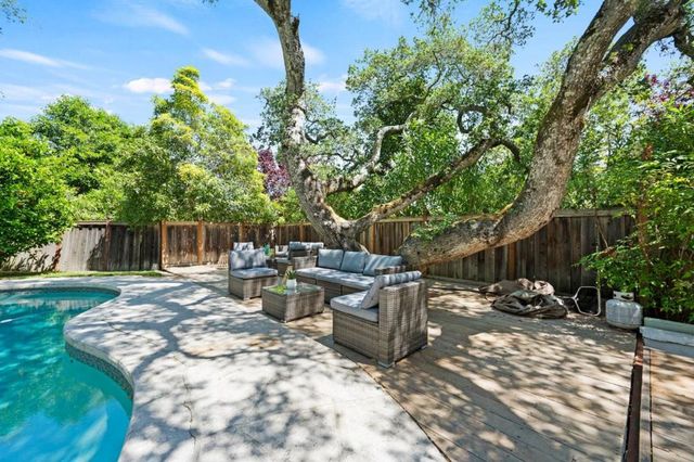 220 Robin Road, Hillsborough, CA 94010