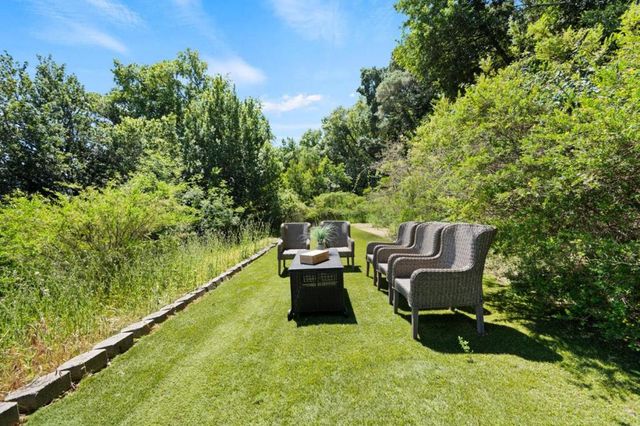 220 Robin Road, Hillsborough, CA 94010