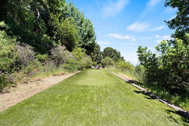 220 Robin Road, Hillsborough, CA 94010