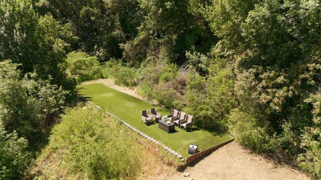 220 Robin Road, Hillsborough, CA 94010