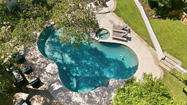 220 Robin Road, Hillsborough, CA 94010