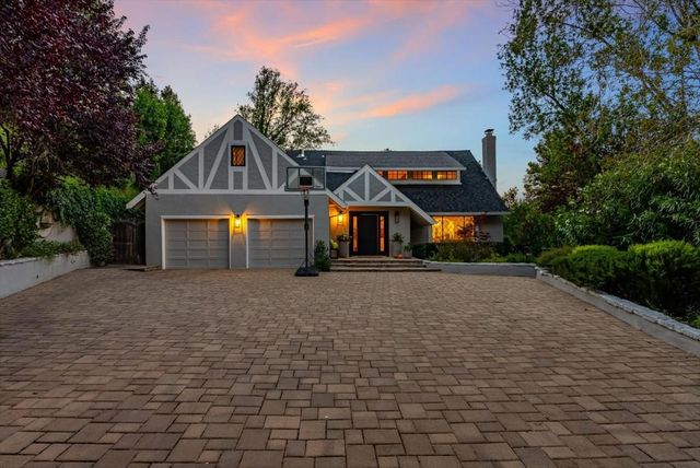 220 Robin Road, Hillsborough, CA 94010