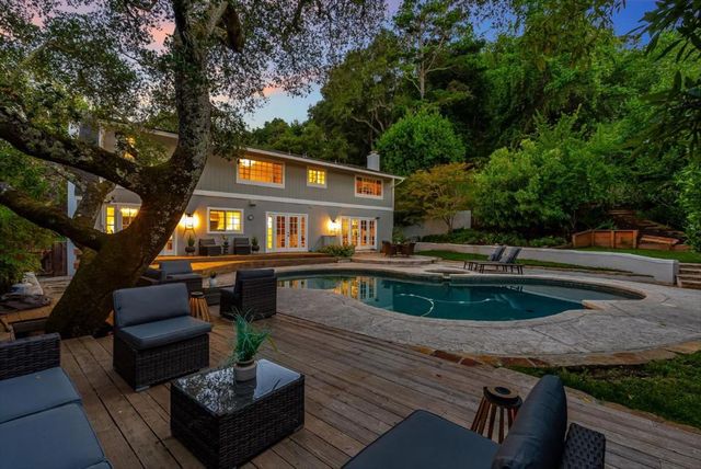 220 Robin Road, Hillsborough, CA 94010