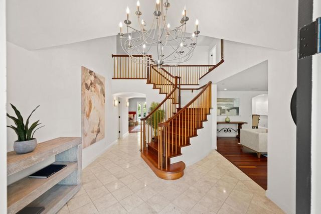 220 Robin Road, Hillsborough, CA 94010