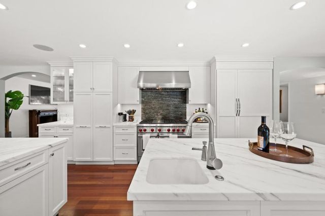 220 Robin Road, Hillsborough, CA 94010