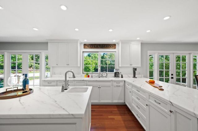 220 Robin Road, Hillsborough, CA 94010