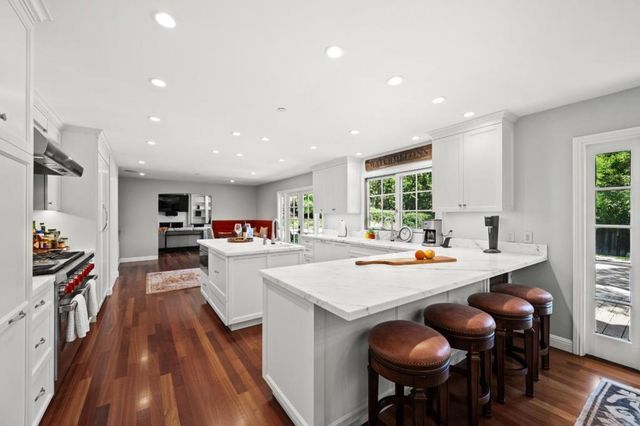 220 Robin Road, Hillsborough, CA 94010