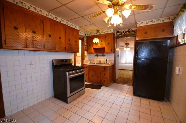 10 Lake Ave, Clifton City, NJ 07011