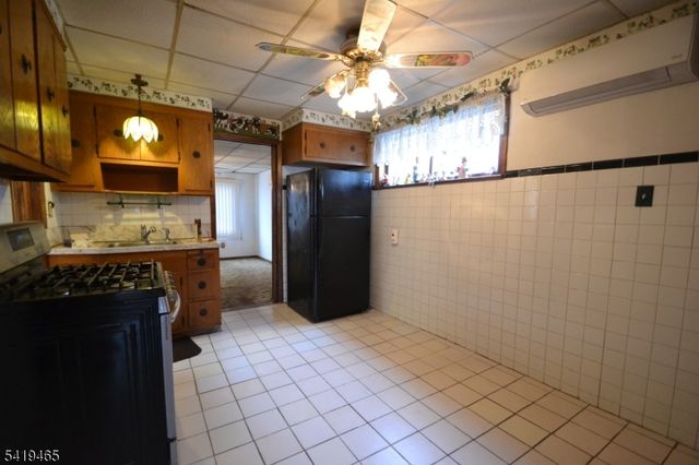 10 Lake Ave, Clifton City, NJ 07011