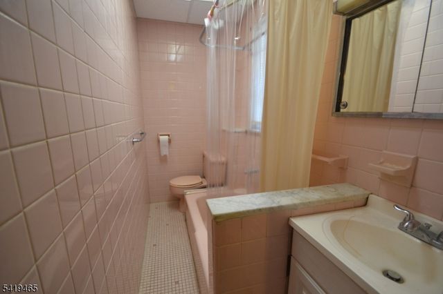 10 Lake Ave, Clifton City, NJ 07011