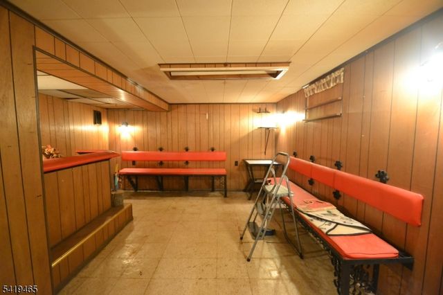 10 Lake Ave, Clifton City, NJ 07011