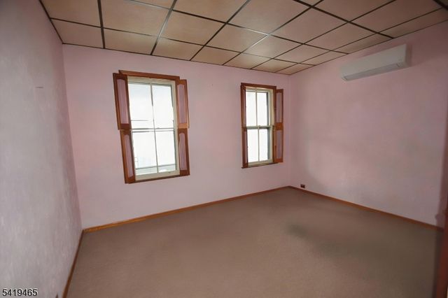 10 Lake Ave, Clifton City, NJ 07011