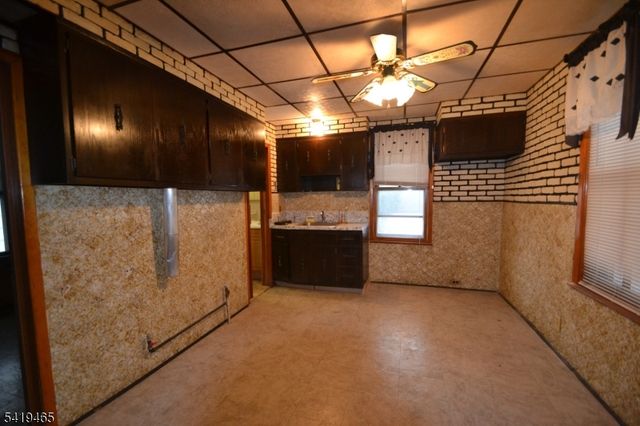 10 Lake Ave, Clifton City, NJ 07011