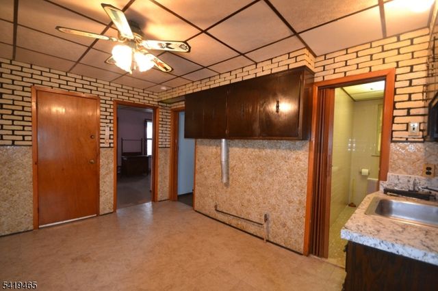 10 Lake Ave, Clifton City, NJ 07011