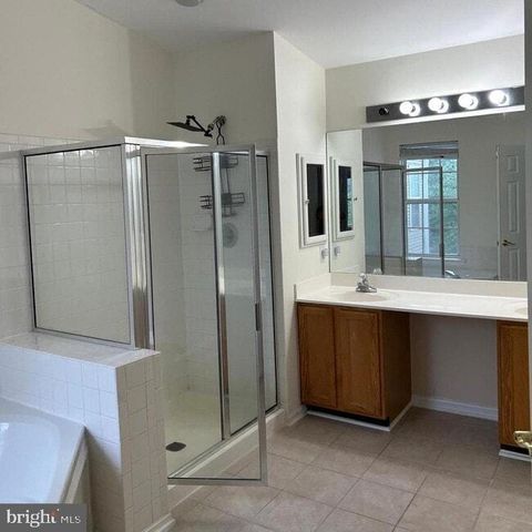 25 CRUSADER CT, Germantown, MD 20874