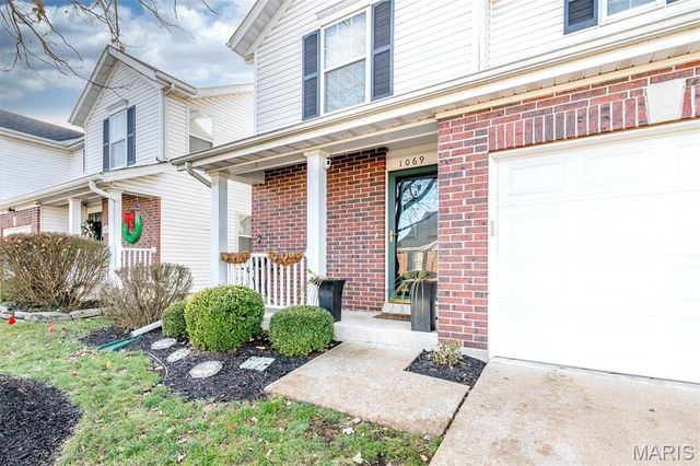 1069 Big Bend Crossing Drive, Manchester, MO 63088