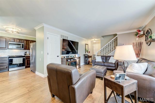 1069 Big Bend Crossing Drive, Manchester, MO 63088