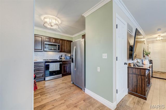 1069 Big Bend Crossing Drive, Manchester, MO 63088