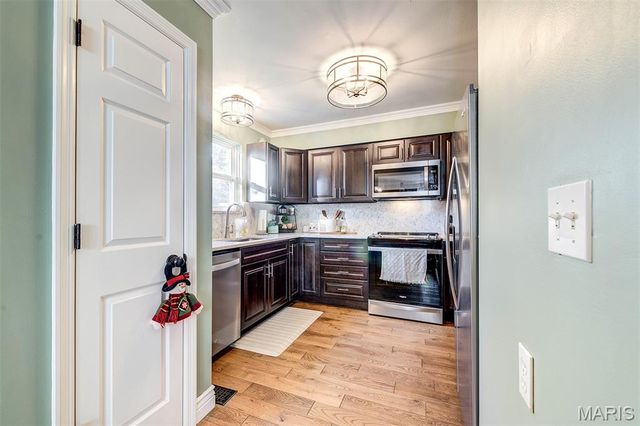 1069 Big Bend Crossing Drive, Manchester, MO 63088