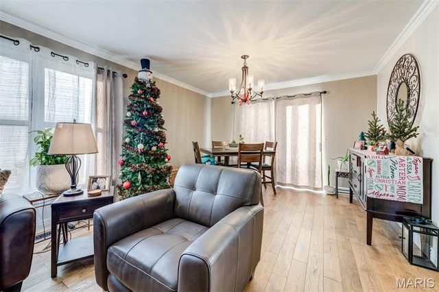 1069 Big Bend Crossing Drive, Manchester, MO 63088