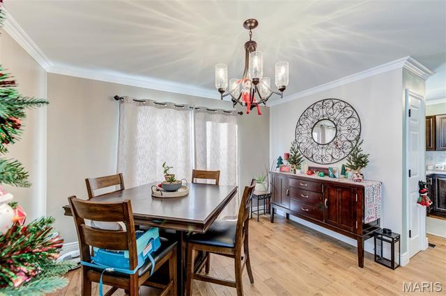 1069 Big Bend Crossing Drive, Manchester, MO 63088