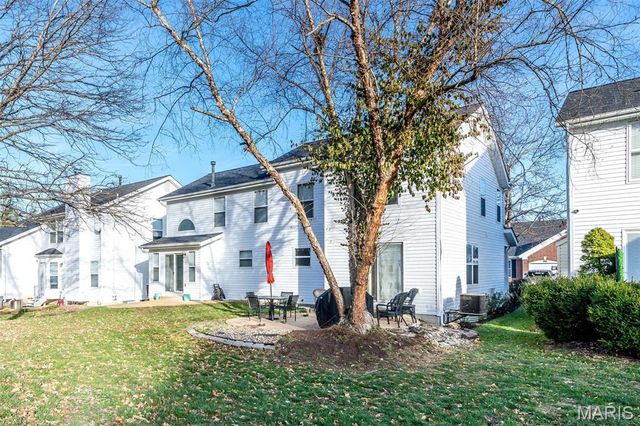 1069 Big Bend Crossing Drive, Manchester, MO 63088