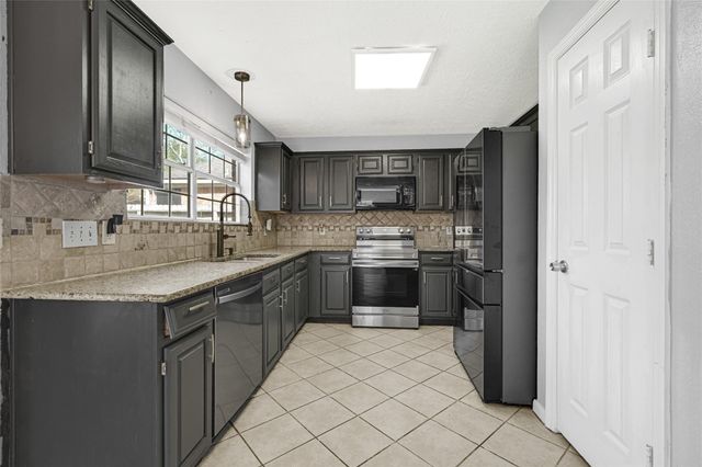 1211 Atlanta Drive, Richmond, TX 77406