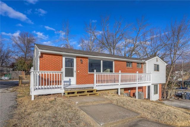 230 NE Evansdale Road, Kansas City, MO 64116