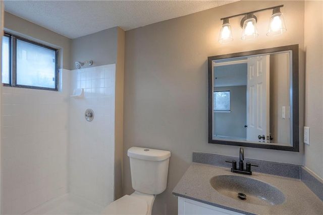 230 NE Evansdale Road, Kansas City, MO 64116