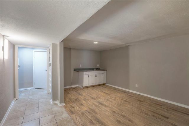 230 NE Evansdale Road, Kansas City, MO 64116