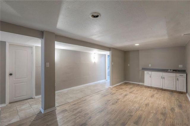 230 NE Evansdale Road, Kansas City, MO 64116