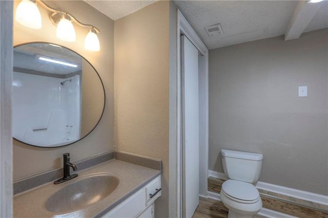 230 NE Evansdale Road, Kansas City, MO 64116