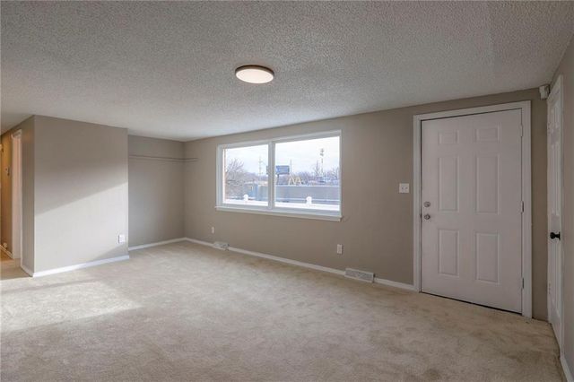 230 NE Evansdale Road, Kansas City, MO 64116